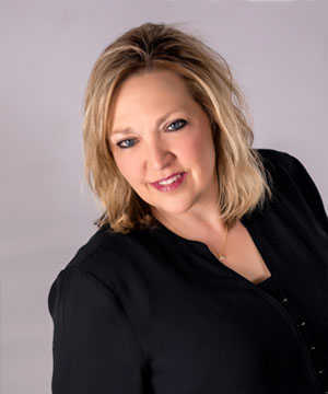 Norfolk Connections headshot photo - Cindy Arens